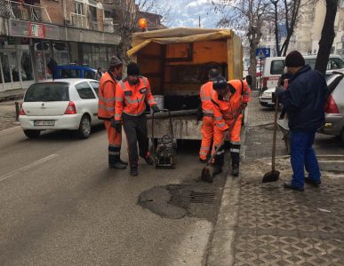 Komunalno preduzeće saniralo oštećenja na asfaltu po gradskim ulicama